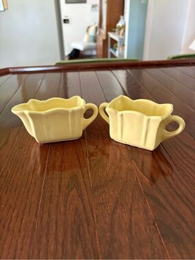 Vintage Yellow USA Mold #893/894 Sugar & Creamer Set